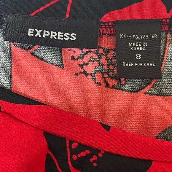 🔥SALE🔥EXPRESS RED & BLACK FLORAL WOMENS MINI SKIRT SZ S EUC - Picture 5 of 5